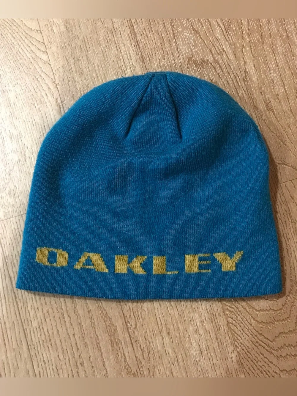Vintage Oakley blue beanie hat with yellow logo